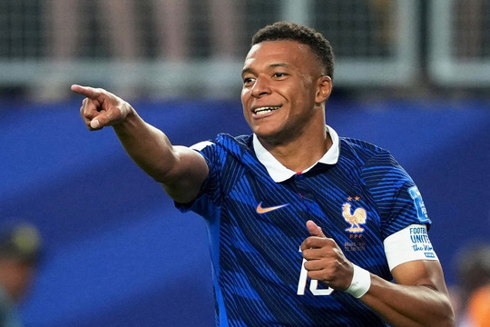 Kylian Mbappe lập cú đúp giúp Pháp hạ Iraq, áp sát kỷ lục vĩ đại của Messi