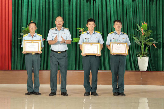 Trung đoàn 915 tổ chức Hội thi Bí thư chi bộ giỏi năm 2026