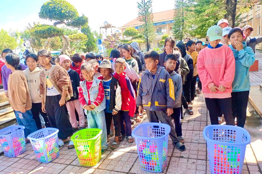 Sân chơi mùa hè cho trẻ em xã Lạc Dương