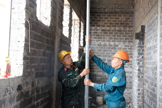 “Sao vuông” nghĩa tình ở vùng biên
