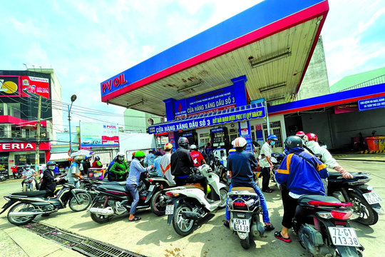 Cập nhật giá xăng hôm nay 25/6/2026: Giá xăng dầu thế giới giảm khỏi mức 70 USD/thùng