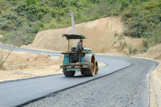 Race Against Time to Complete DT.722 Highway Linking Lam Dong and Dak Lak