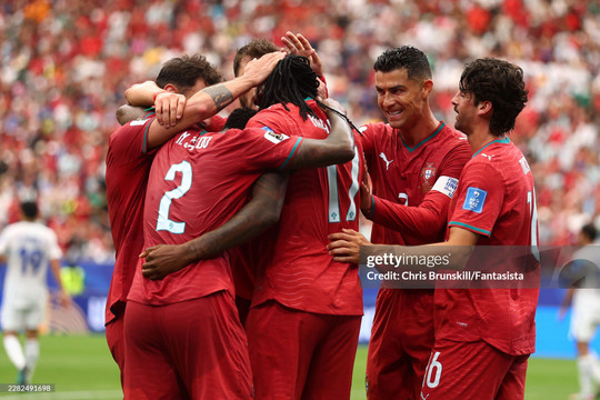 Ronaldo lập kỷ lục lịch sử, Harry Kane bỏ lỡ cơ hội đưa tuyển Anh sớm vượt qua vòng bảng