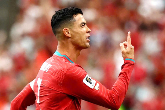 Cristiano Ronaldo rực sáng ở tuổi 41: Khi Bồ Đào Nha tìm thấy công thức tối ưu cho huyền thoại