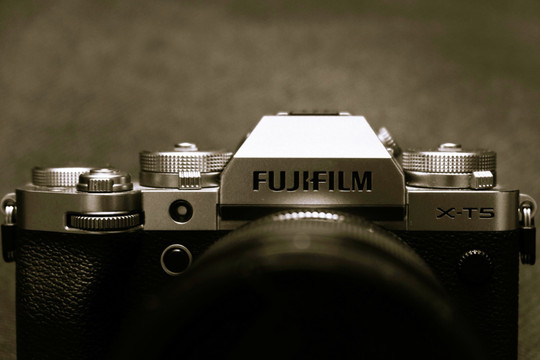 Fujifilm X-T6: Nâng cấp pin NP-W255 và hệ thống lấy nét AI cho kỷ nguyên 8K