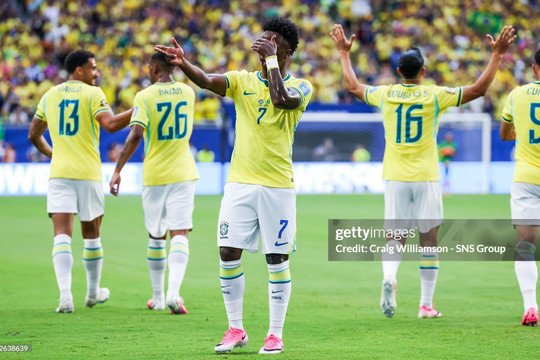 Brazil đại thắng Scotland, Thụy Sĩ và Canada dắt tay nhau vào vòng 1/16 World Cup