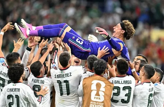 Mexico đánh bại CH Séc 3-0: Kỷ lục 6 kỳ World Cup của Ochoa và sức mạnh bảng A