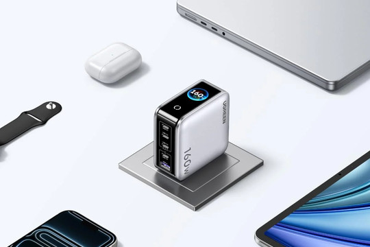 Ugreen Nexode Pro 160W: Sức mạnh sạc 5 cổng cùng màn hình thông minh chính thức tới châu Âu
