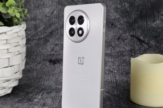 OnePlus 12 và 13R nhận bản cập nhật OxygenOS mới: Trải nghiệm chia sẻ âm thanh Bluetooth kép