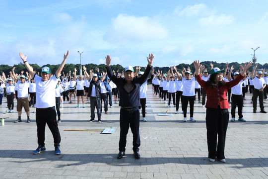 Hơn 2.000 người hưởng ứng ngày hội toàn dân tập luyện thể dục thể thao ở Lâm Đồng