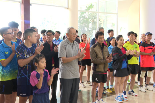 100 vận động viên tranh tài Giải bóng bàn Gia đình và Đồng đội tỉnh Lâm Đồng mở rộng