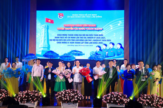 Lâm Đồng liên hoan ca khúc cách mạng mừng thành công Đại hội Đoàn