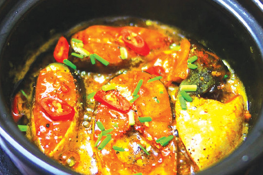 Clay Pot Braised Fish (Ca kho to) Wins Over International Diners