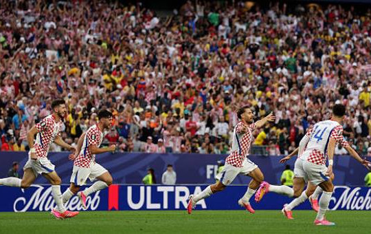 Croatia nhọc nhằn hạ Ghana 2-1: Luka Modric lập kỷ lục, giành vé vào vòng knock-out