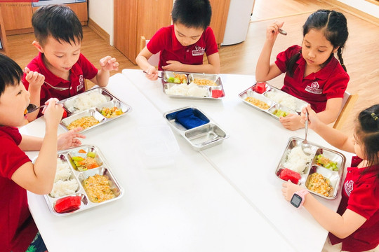 Khoản thu tiền ăn của học sinh có tính thuế giá trị gia tăng?