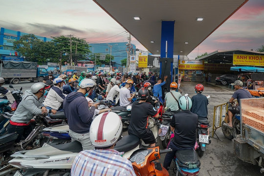 Giá xăng dầu hôm nay 30/6/2026: Giá dầu thô về 70 USD/thùng
