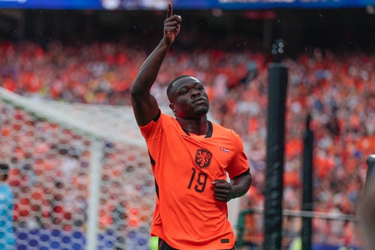 Man Utd và Chelsea gia nhập cuộc đua 55 triệu euro giành chữ ký tiền đạo Brian Brobbey