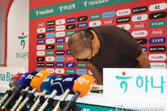 Park Hang-seo cúi đầu xin lỗi, HLV Hong Myung-bo từ chức sau khi Hàn Quốc rời World Cup 2026