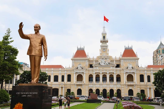 TP Hồ Chí Minh - 50 năm rạng rỡ tên Người