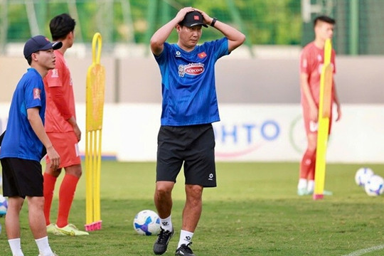 Giải mã cuộc đua vũ trang Đông Nam Á: HLV Kim Sang-sik đối mặt biến số AFF Cup 2026