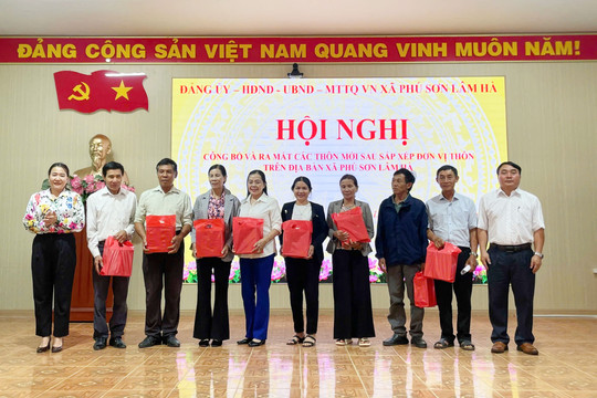 Xã Phú Sơn Lâm Hà công bố nghị quyết sắp xếp thôn