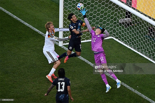 Orlando Gill: Chàng khổng lồ 1m99 và màn trình diễn tiễn ĐT Đức rời World Cup 2026