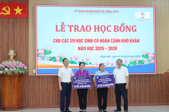 Vĩnh Tân 4: Nâng bước học sinh nghèo trước thềm năm học mới