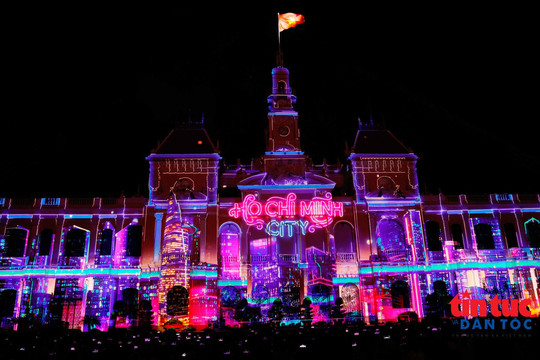 “Đại tiệc sắc màu” 3D Mapping dịp 50 năm thành phố mang tên Bác