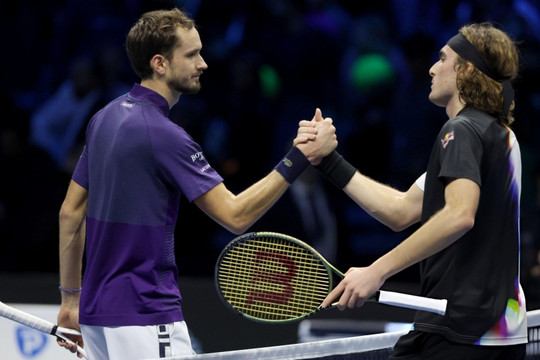 Daniil Medvedev: Tsitsipas đủ đẳng cấp vô địch Grand Slam bất chấp cuộc khủng hoảng phong độ