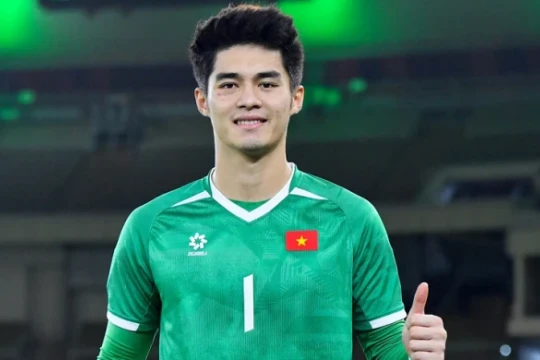 Thủ môn Trần Trung Kiên không ngại áp lực cạnh tranh; V-League biến động nhân sự mạnh mẽ