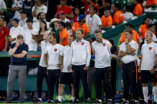 Ronald Koeman rời ghế HLV Hà Lan sau thất bại lịch sử tại World Cup 2026
