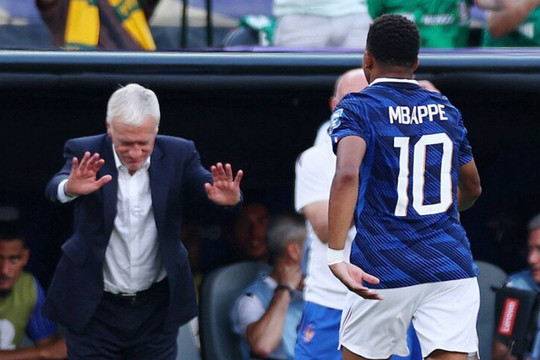 Mbappe lập cú đúp nhấn chìm Thụy Điển, HLV Deschamps cúi đầu bái phục trò cưng