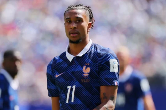 Michael Olise yêu cầu họp khẩn với Bayern Munich về tương lai sau World Cup 2026