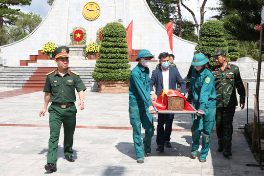 Lấy mẫu, số hóa hài cốt liệt sĩ tại phía Tây Lâm Đồng