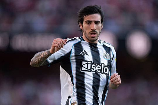 Tottenham phá kỷ lục vì Sandro Tonali; Atletico Madrid giữ chân Julian Alvarez