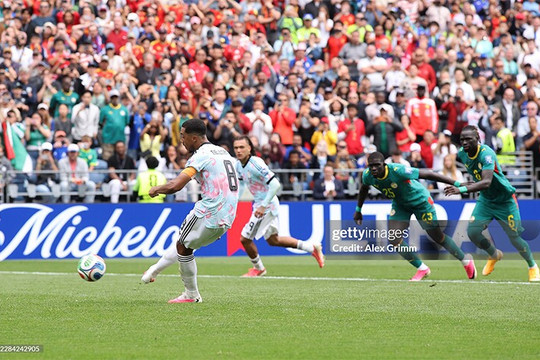 Bỉ ngược dòng kịch tính trước Senegal trong trận cầu hỗn loạn nhất lịch sử World Cup
