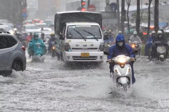Thời tiết ngày 2/7: Mưa dông bao trùm miền bắc, Trung Bộ ngày nắng nóng