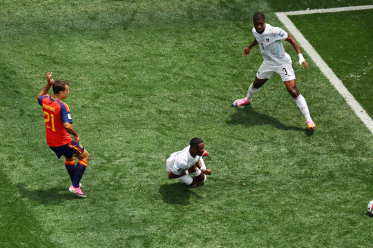 Tây Ban Nha đè bẹp Áo 3-0: Oyarzabal rực sáng đưa La Roja vào vòng 1/8 World Cup