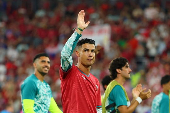 Ibrahimovic công kích VAR: Trọng tài đang làm mọi cách để Ronaldo vô địch World Cup