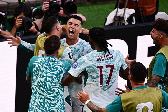 Ronaldo rực sáng ở tuổi 41 giúp Bồ Đào Nha hạ Croatia 2-1 tại World Cup 2026