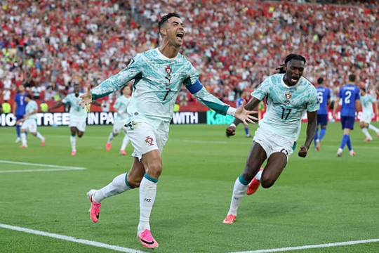 Bồ Đào Nha thắng kịch tính Croatia 2-1: Ronaldo viết sử và bi kịch của Luka Modric