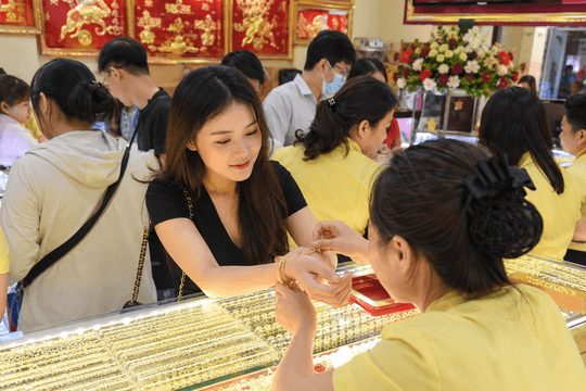 Cập nhật giá vàng hôm nay 4/7/2026: Giá vàng 9999, nhẫn trơn BTMC DOJI Phú Quý thứ Bảy