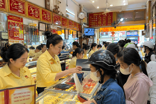 Cập nhật giá vàng hôm nay 5/7/2026: Giá vàng 9999, nhẫn trơn BTMC DOJI Phú Quý Chủ Nhật