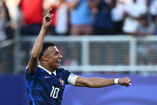 Kylian Mbappe và nụ cười ngạo nghễ trước 'bẫy' tâm lý của Paraguay tại World Cup 2026