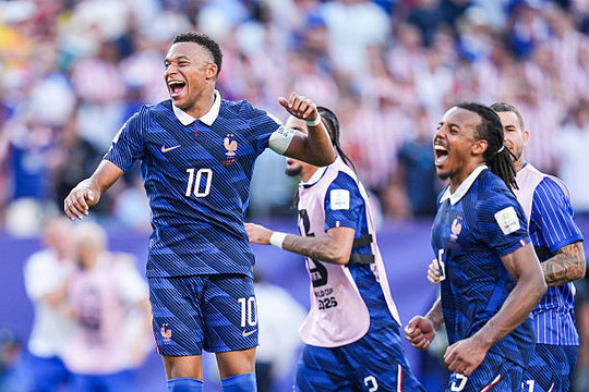 Pháp vào tứ kết World Cup 2026: Kylian Mbappe tỏa sáng sau nỗ lực thay người của Deschamps