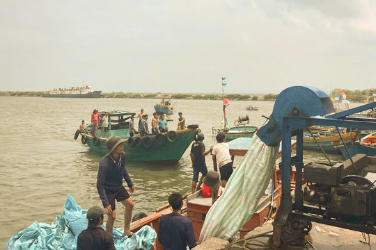 Tai nạn hàng hải nghiêm trọng trên biển Lâm Đồng khiến tàu cá bị chìm