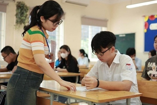Giáo viên hợp đồng có được phụ cấp ưu đãi nghề?