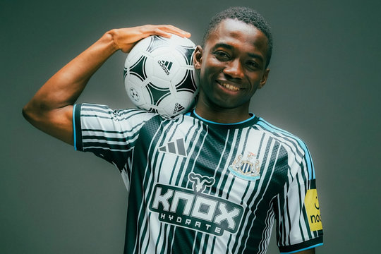 Newcastle United chi 42 triệu bảng chiêu mộ mũi khoan Bazoumana Toure từ Hoffenheim