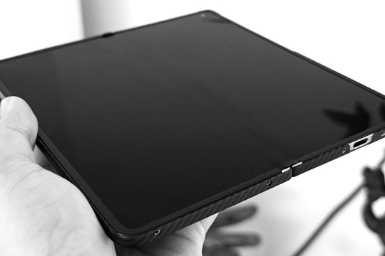 Samsung Galaxy Z Fold 8: Cải tiến bản lề đột phá và nỗ lực xóa bỏ nếp gấp màn hình