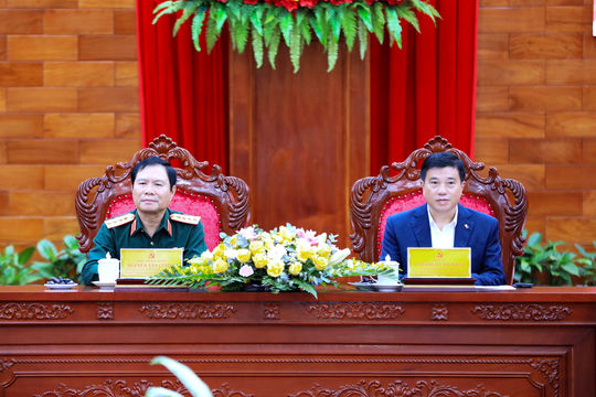 Đại tướng Nguyễn Tân Cương gặp mặt Ban Thường vụ Tỉnh ủy và cán bộ chủ chốt tỉnh Lâm Đồng